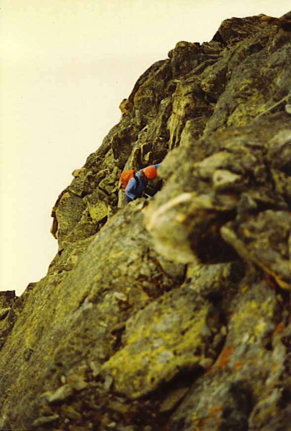 Up into the Whiteout! Laura on the 4th Pitch of Iowa Peak. Foto by William Bass.