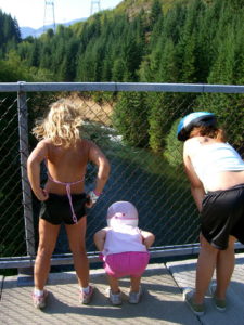Kate, Talia, & Morgan. Super Girls on the Iron Horsie Trails! 19 August 2006. Foto by William Bass.