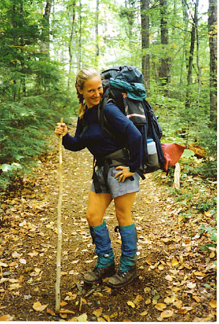 Gwen Hughes on the Appalachian Trail somewhere in Maine, 1991. Foto by Ron Roman.